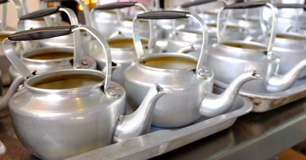 Are aluminum tea kettles safe