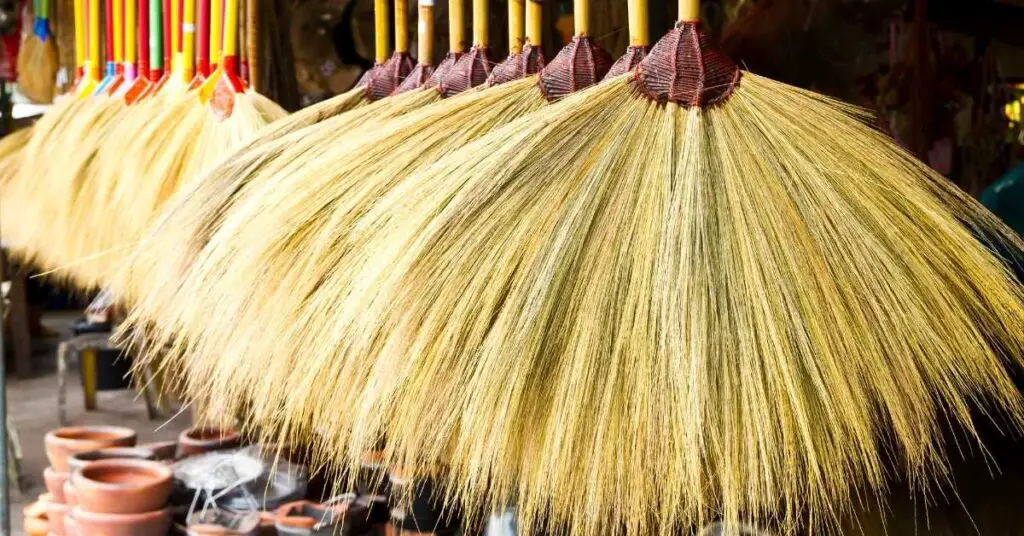 How to make a cinnamon broom