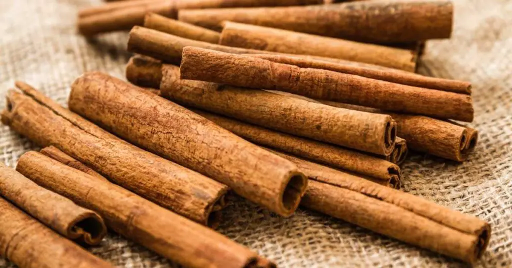 How many cinnamon sticks are in a pound