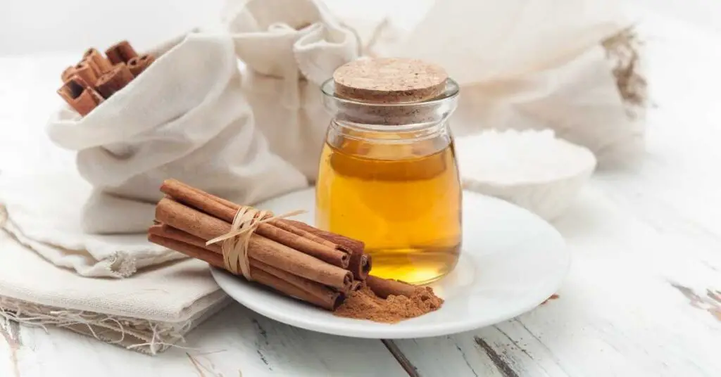 How to lighten your hair with honey and cinnamon
