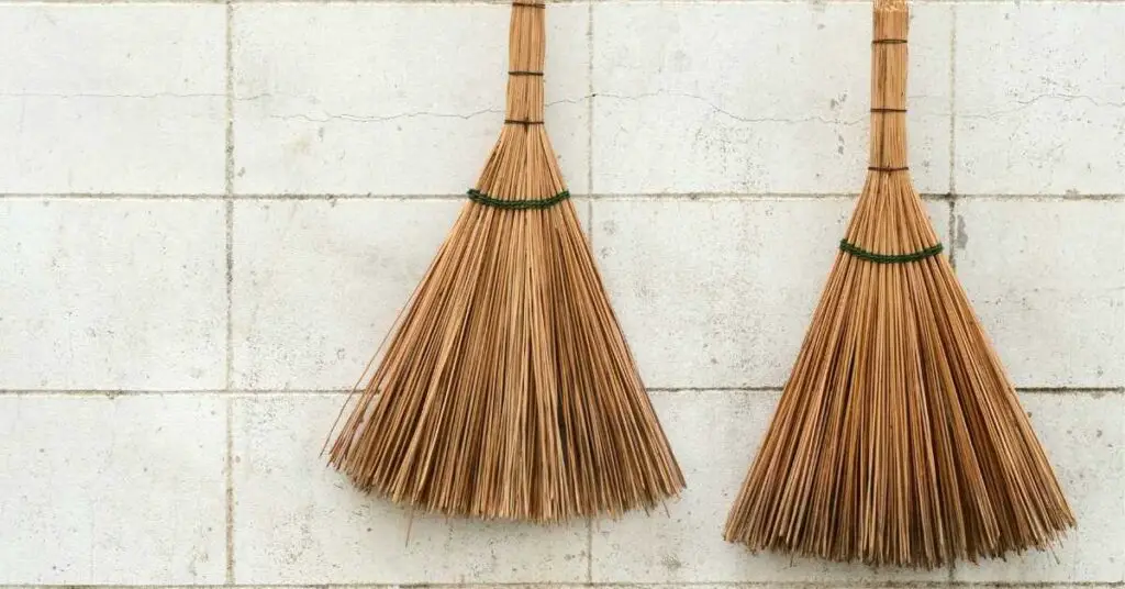 How to make cinnamon broom smell again