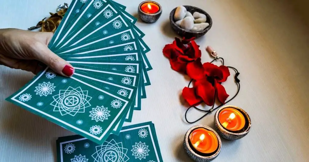 What is intuitive card reading