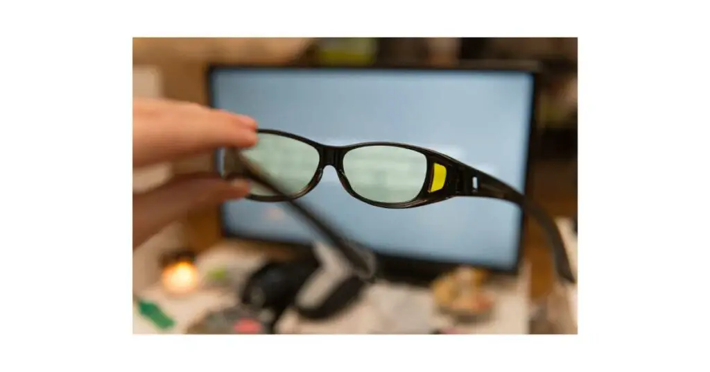 Can blue-light glasses be used for reading