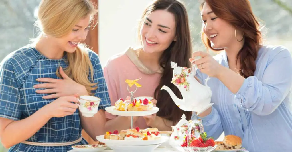 what's the difference between afternoon tea and high tea
